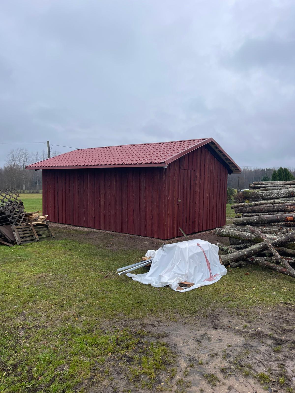 Mūra māja laukos, uzcelta no nulles